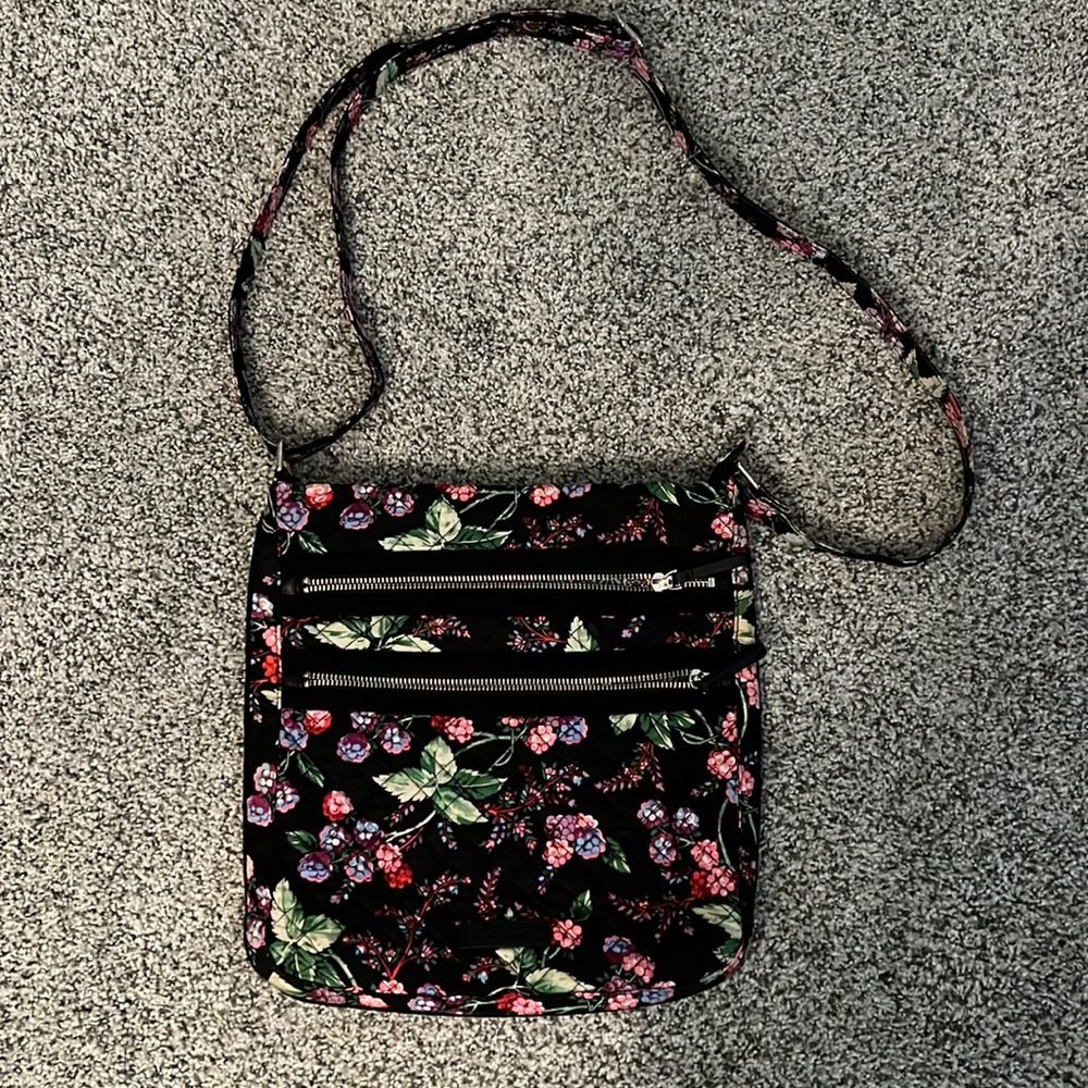 Vera Bradley Crossbody Winterberry Triple Zip Adjustable Quilted Purse